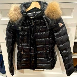 Moncler Maire Short Shiny Puffer Jacket With Raccoon FUR Removable Hood. Black.